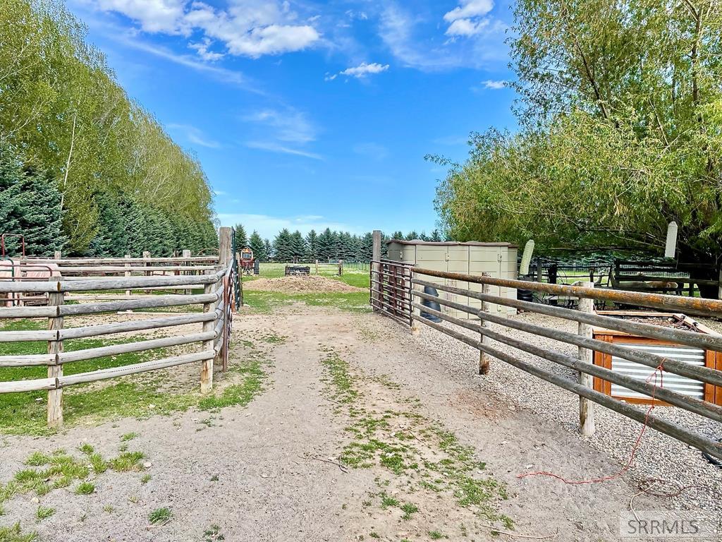 Acreage View