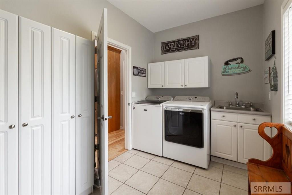 Laundry/Mudroom