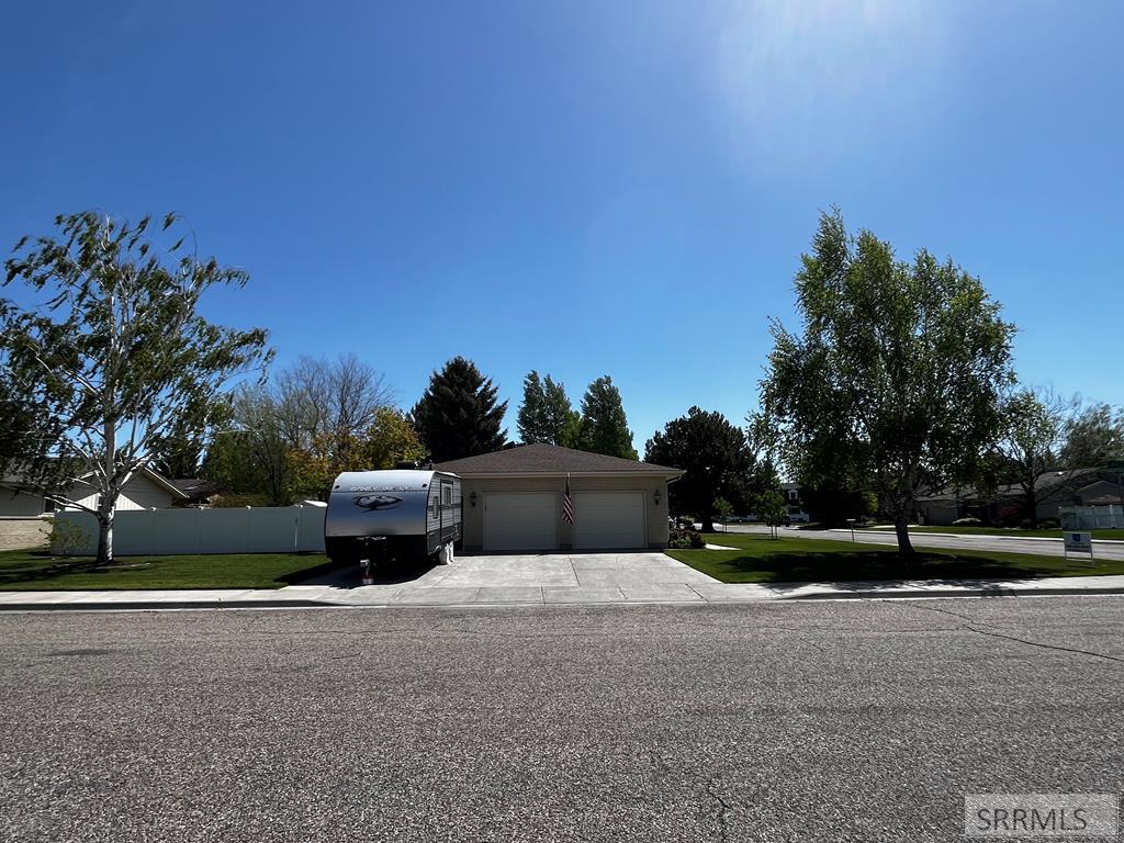 Room to park trailer and not block garage