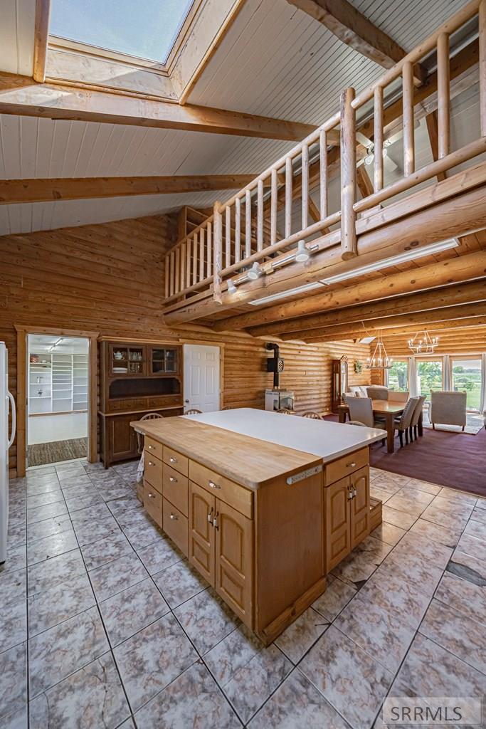 Kitchen w lofted area above