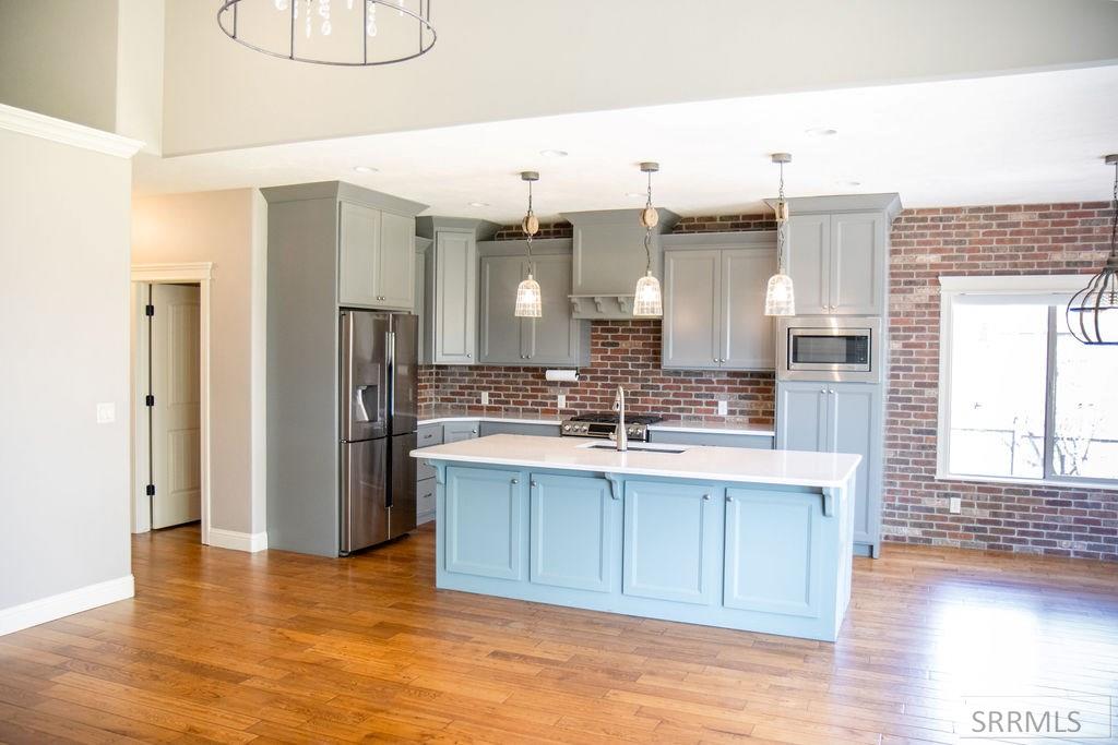 Living Room looking into kitchen