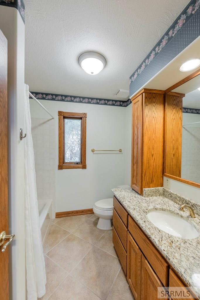 2nd Floor Bathroom 