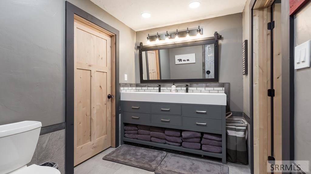 Downstairs Bunkroom Bathroom