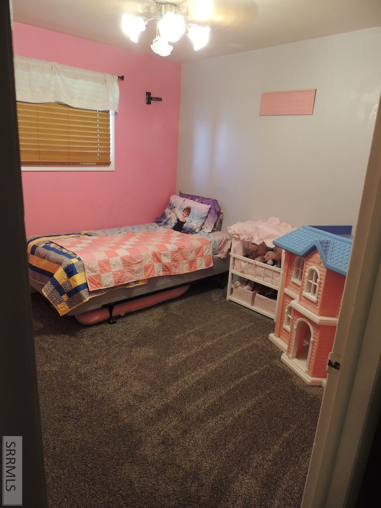 pink accent bedroom 
