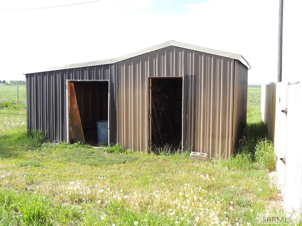 Additional small shed 