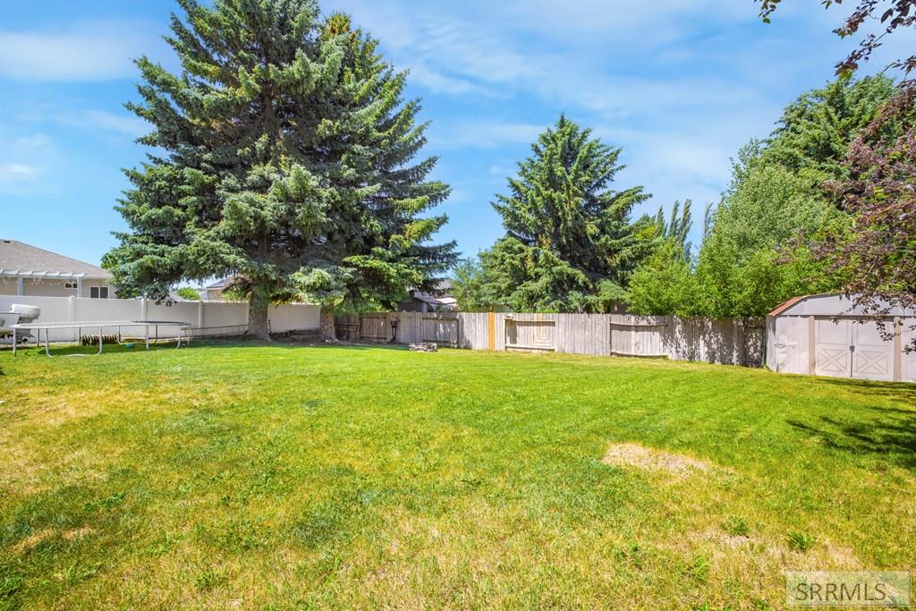 Large Fenced Yard