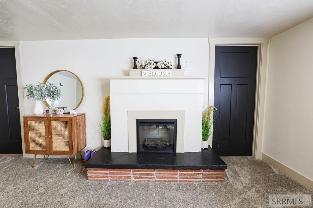 Gas fireplace