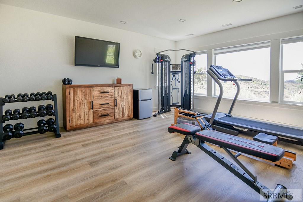 Basement Bedroom 3/Home gym