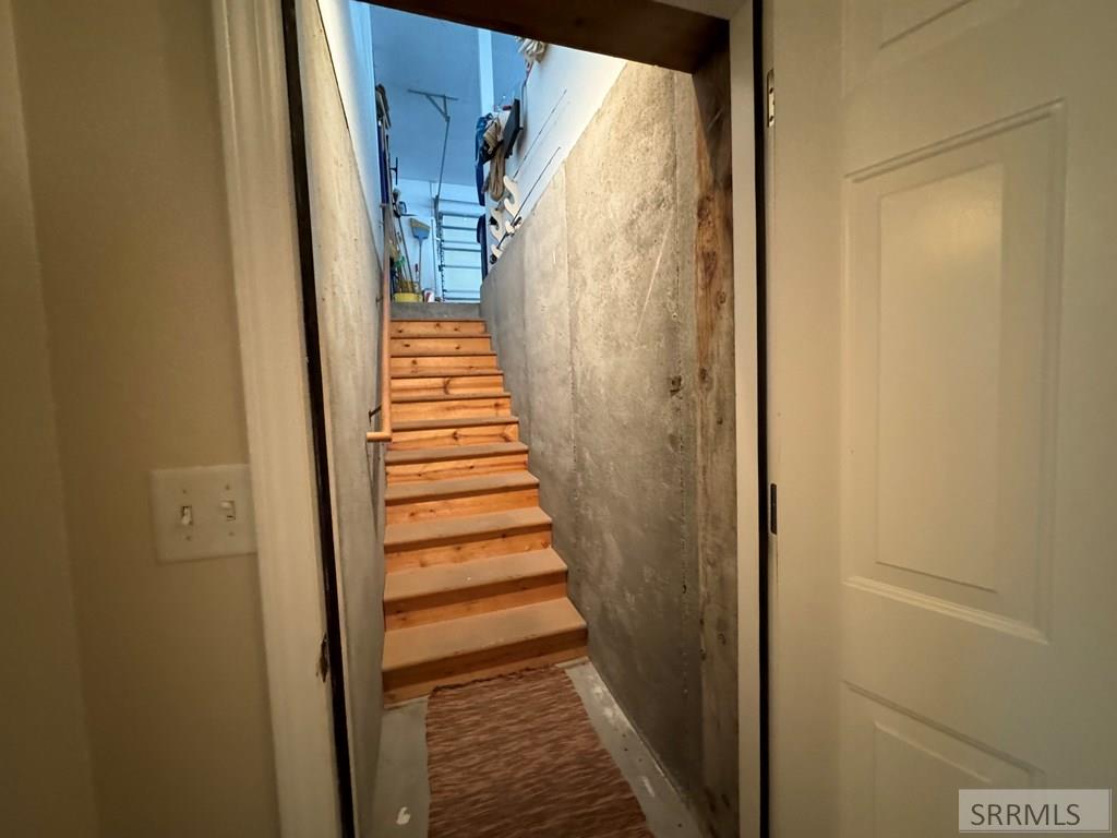 Stairs to garage from basement