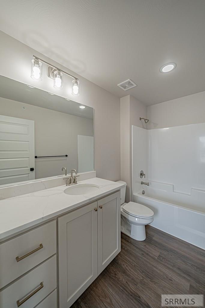 Upstairs Guest Bath with Shower/Tub Combo