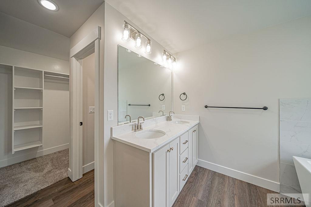 Master Bath/Walk In Closet