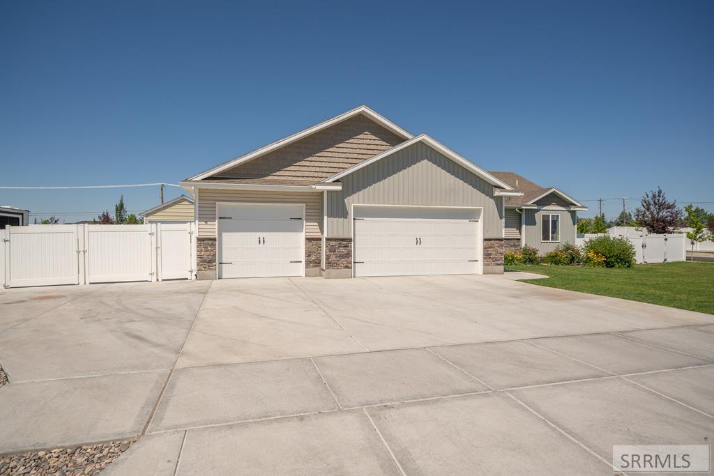 3-Car Garage & A Huge RV Pad