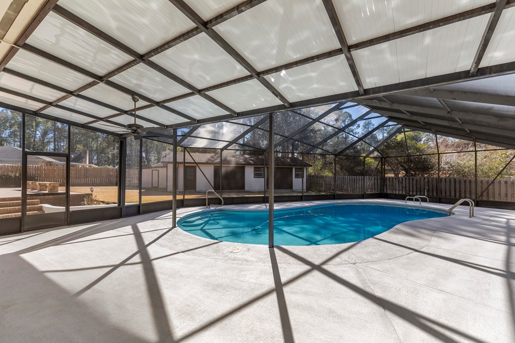 Screened pool