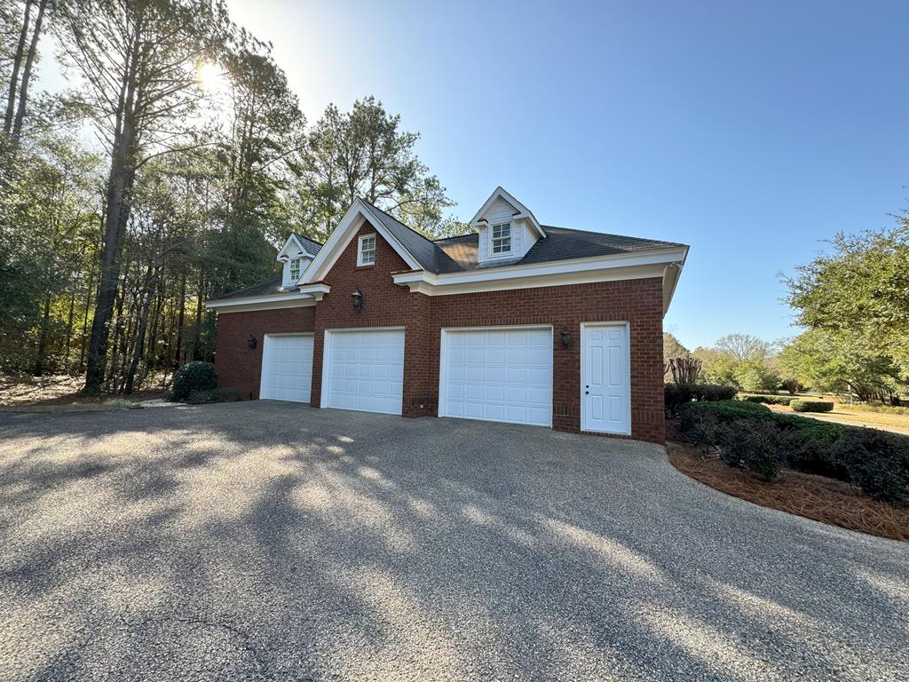 3 CAR GARAGE WITH DOOR