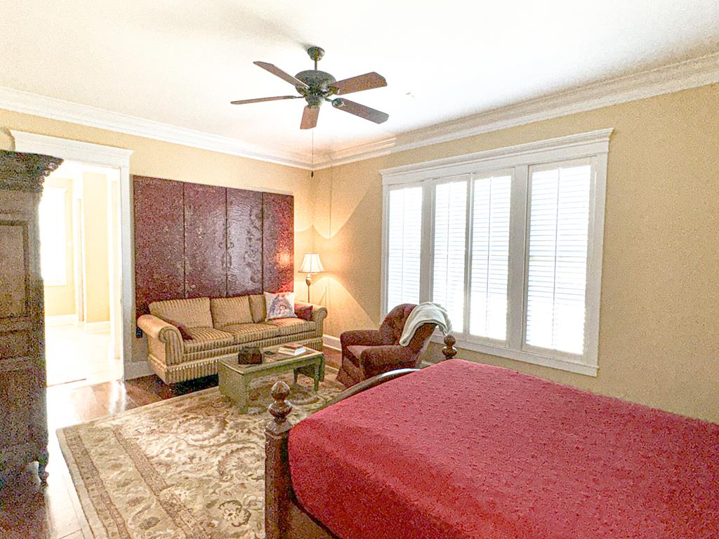 PRIMARY BEDROOM WITH SITTING AREA