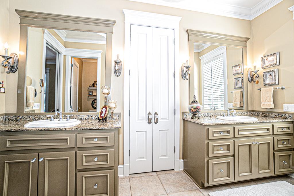 PRIMARY BATHROOM WITH WALK IN CLOSET