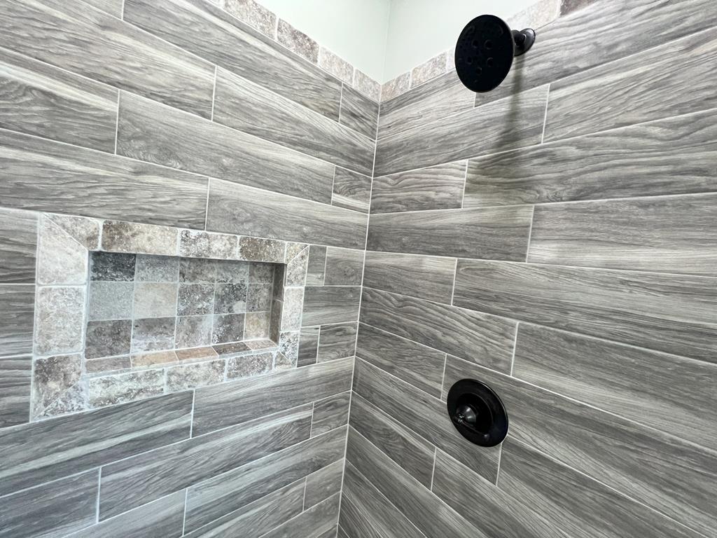 PREVIOUS PRIMARY BATHROOM SHOWER TUB COMBO TILE SE