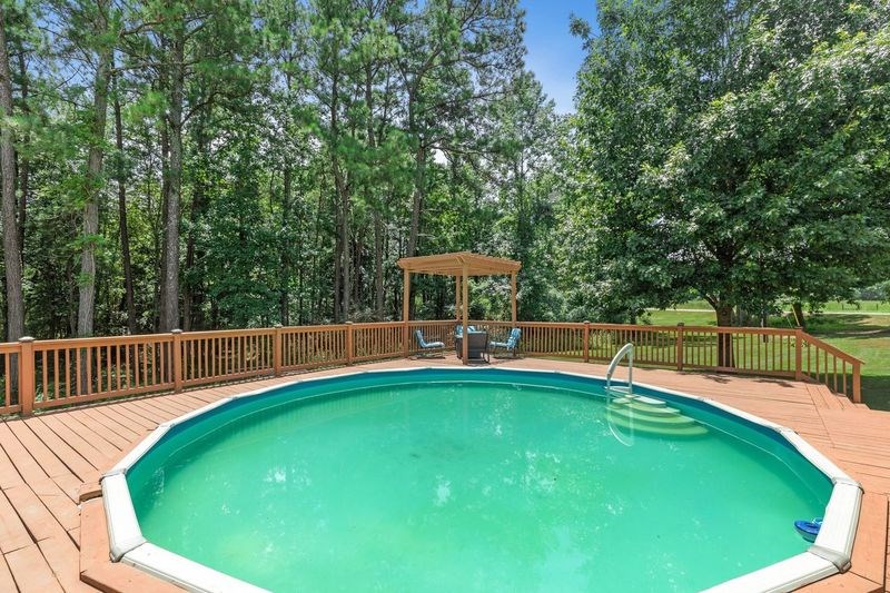 Above ground pool