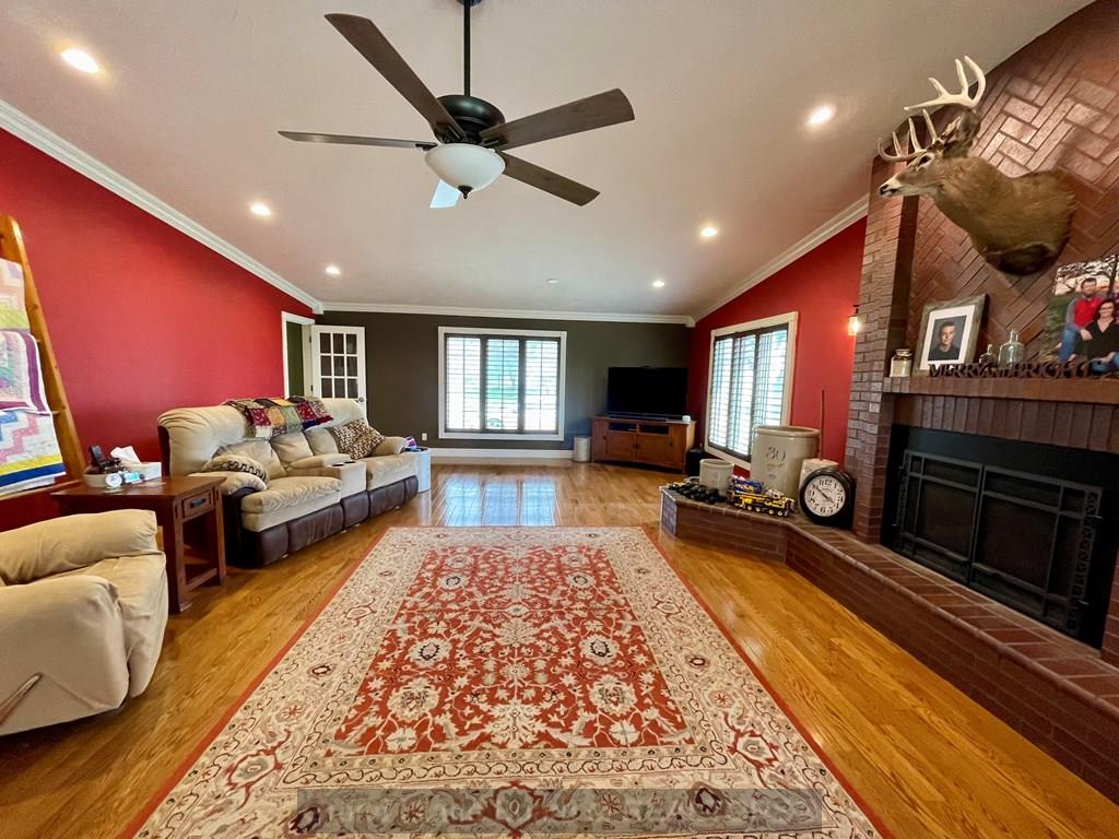 Vaulted ceiling and Hard wood floors