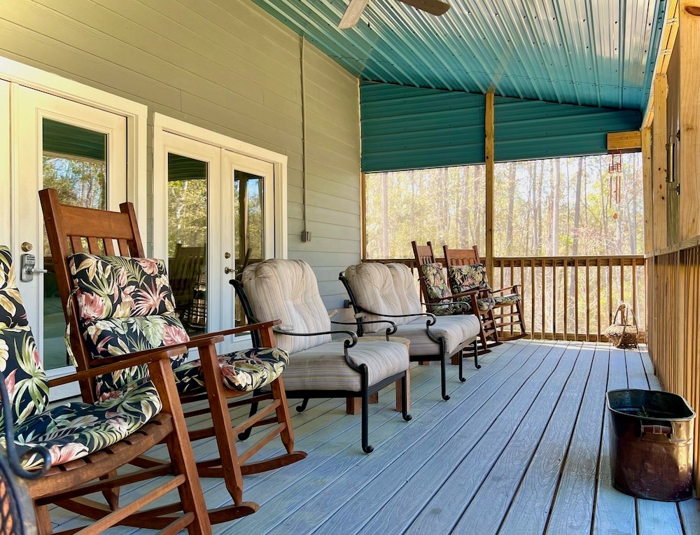 Screened Porch Overlooks Pond