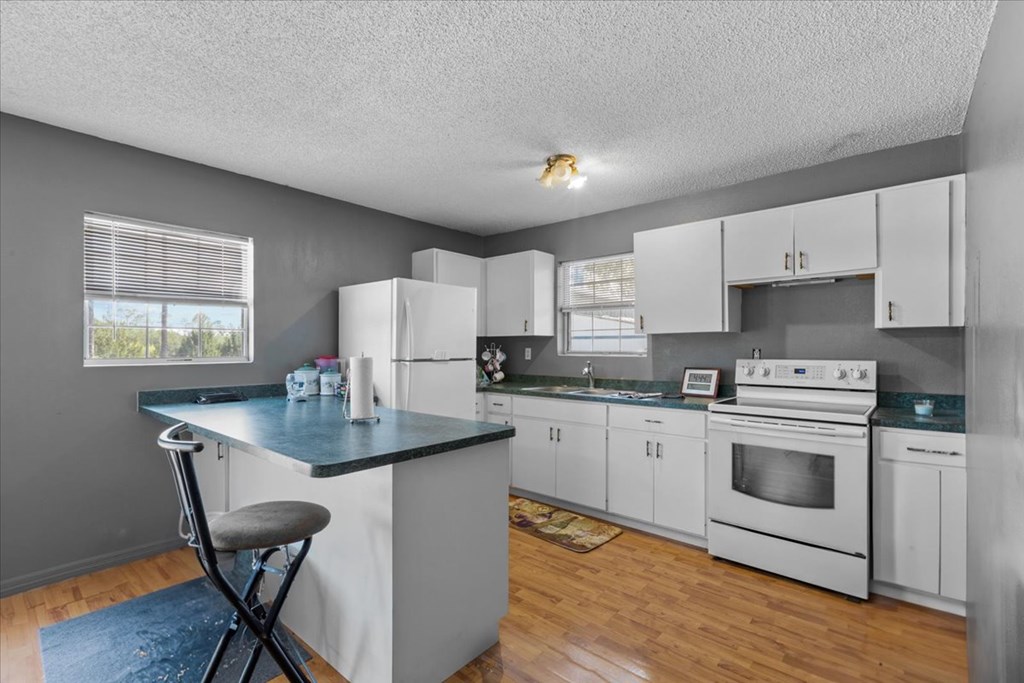 Apartment Kitchen & Island