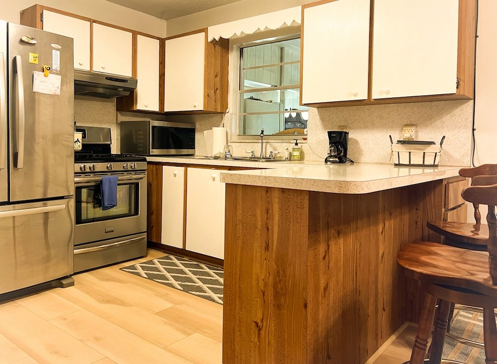 Side-by-side Refrigerator; Gas Range