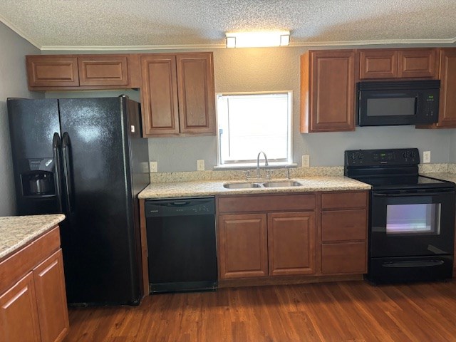 roomy kitchen, all appl incl dishwasher
