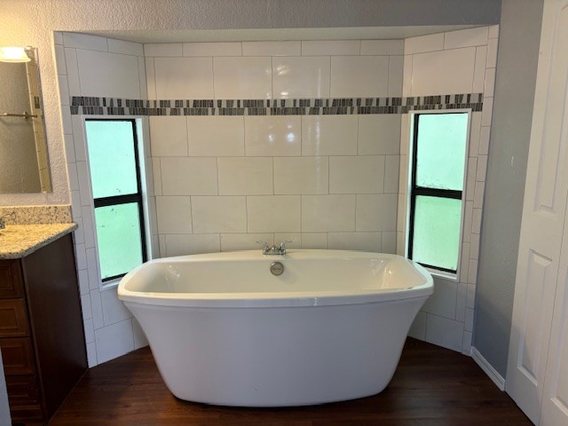 elegant master bathtub
