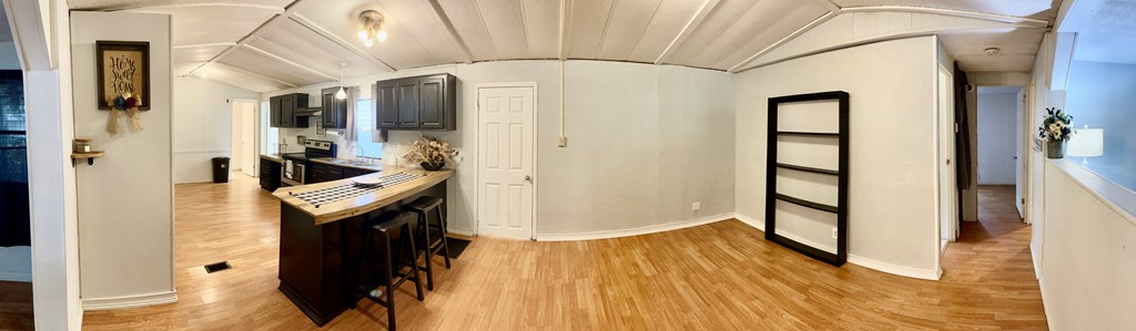 Pan of kitchen & dining room.