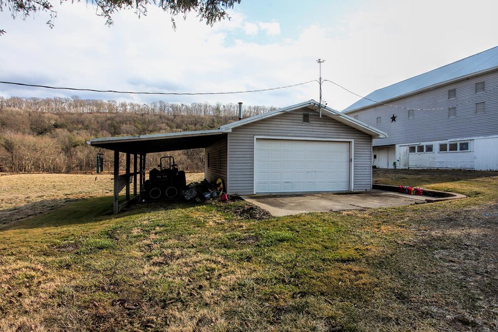 Large Garage w/Extension